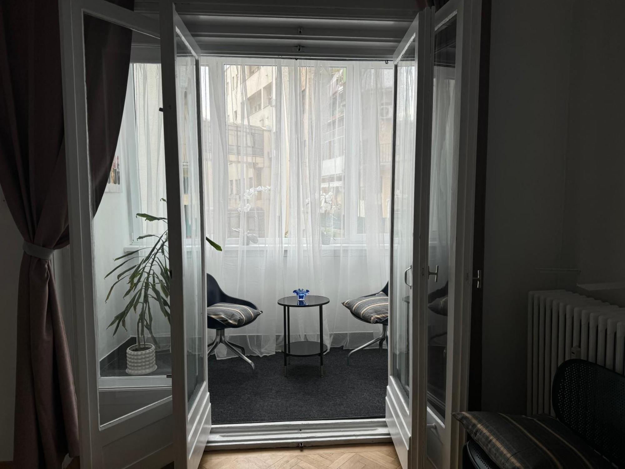 בוקרשט Airy & Beautiful Downtown Apartment מראה חיצוני תמונה